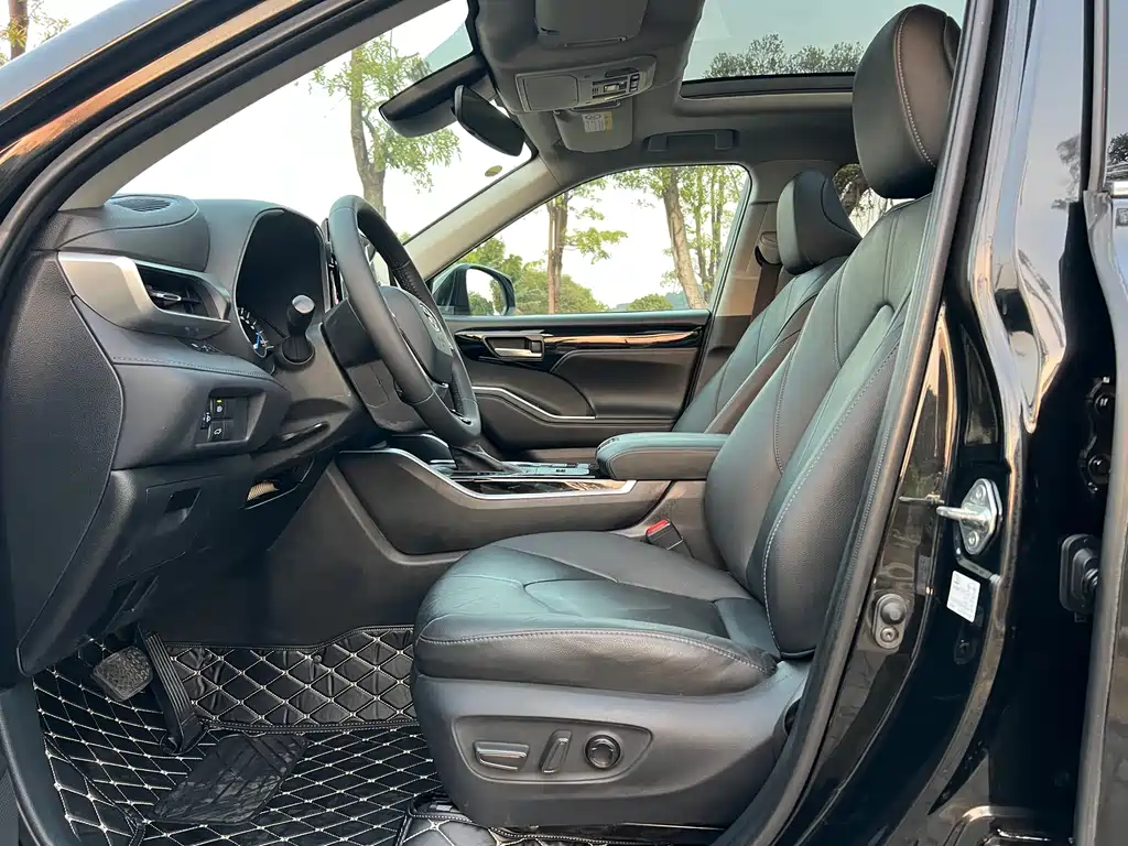 Toyota Highlander 2022 — фото 10
