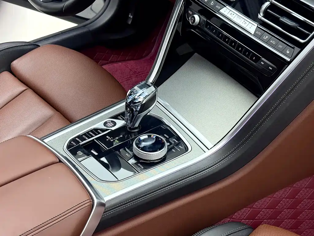 BMW 8 Series 2023 — фото 17