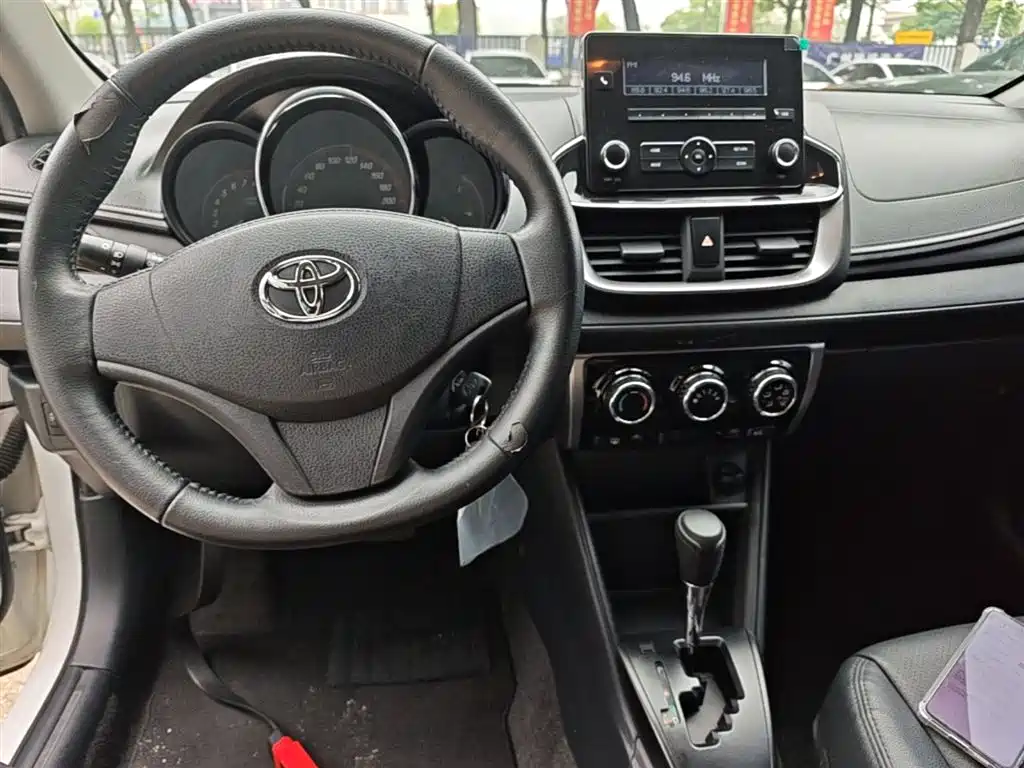 Toyota Yaris L 2021 — фото 10