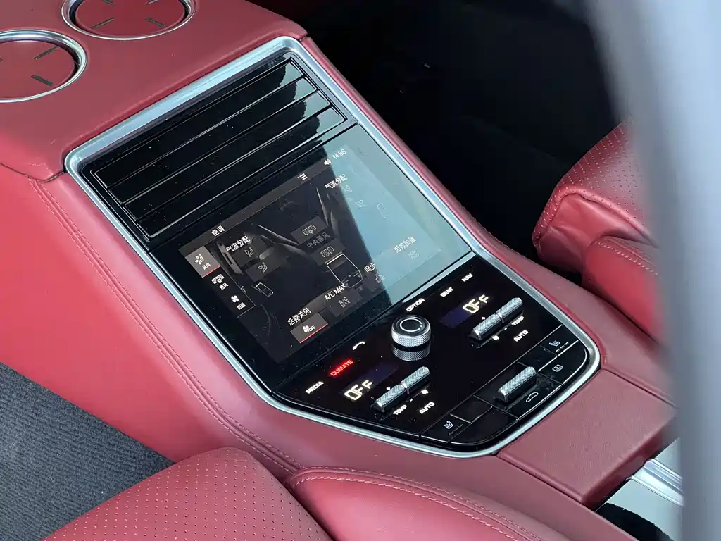 Porsche Panamera 2018 — фото 16