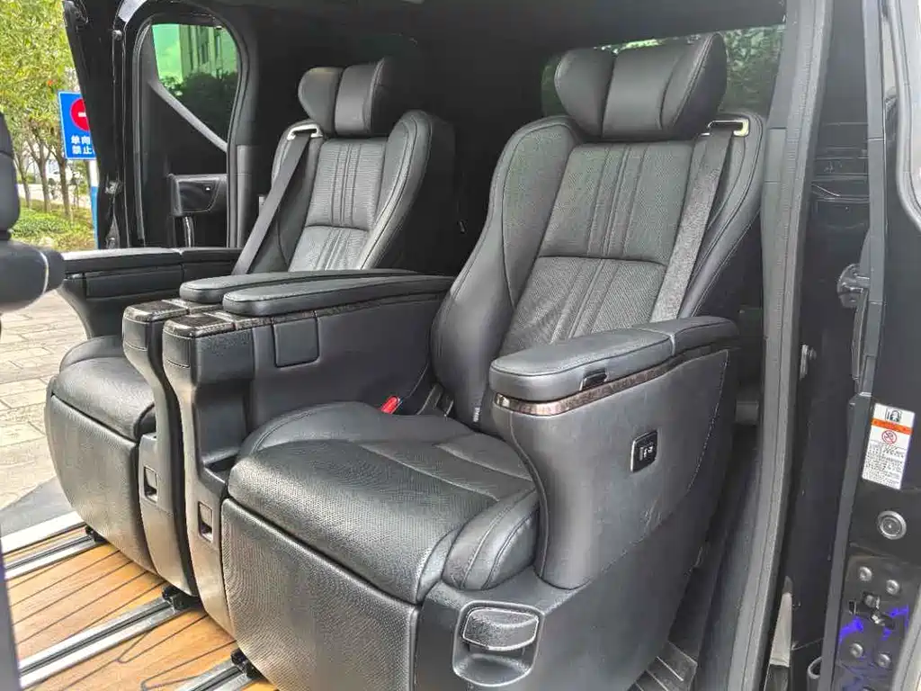 Toyota Alphard 2022 — фото 8
