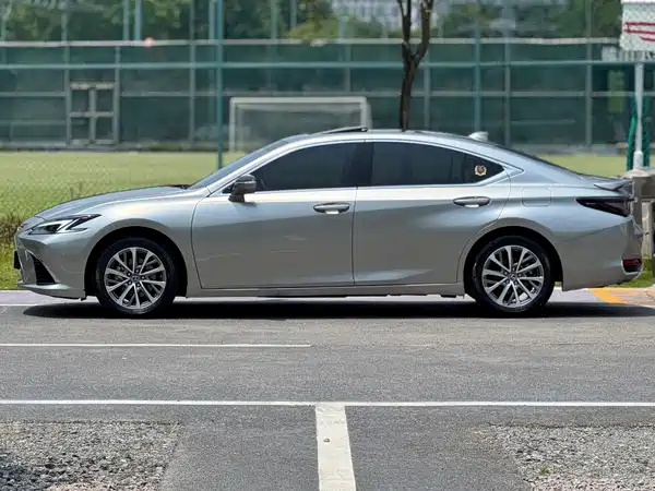 Lexus ES 2024