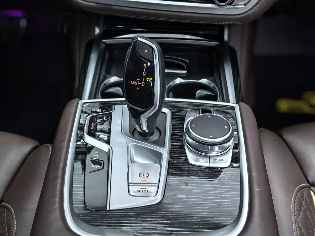 BMW 7 Series 2019 — фото 27