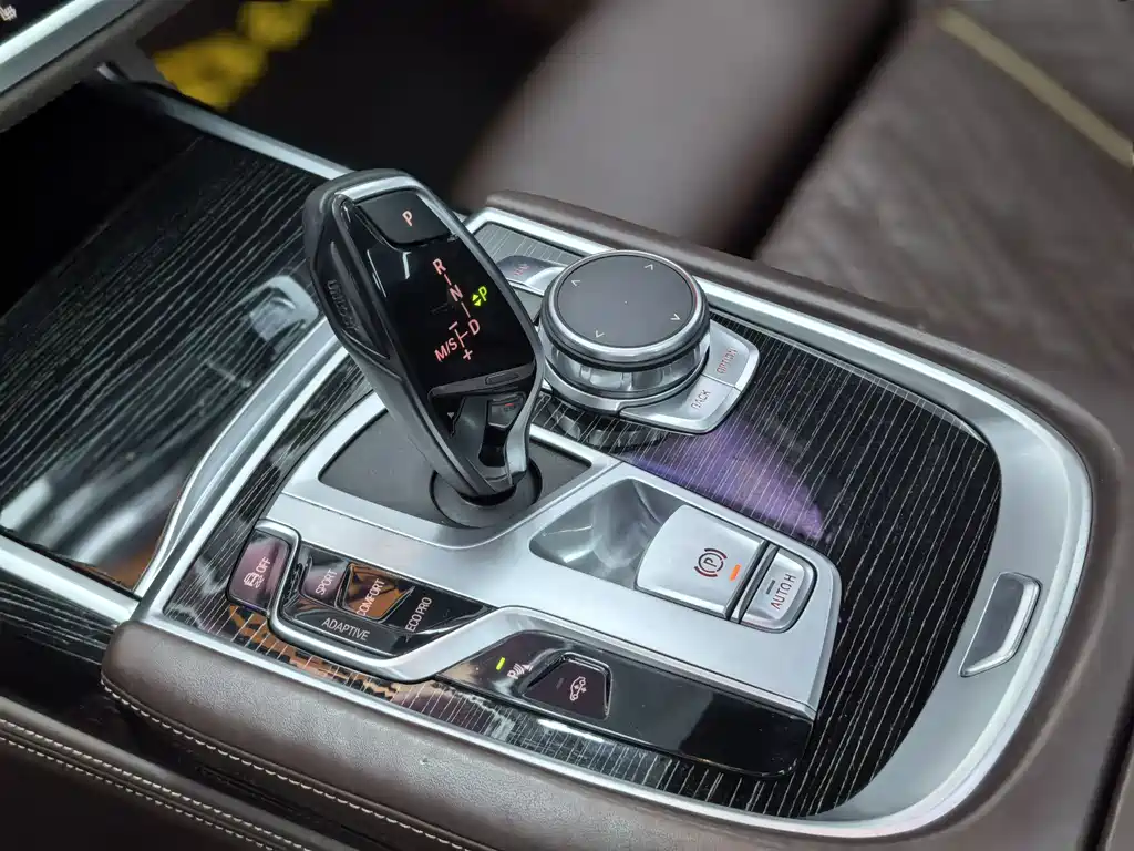 BMW 7 Series 2019 — фото 16