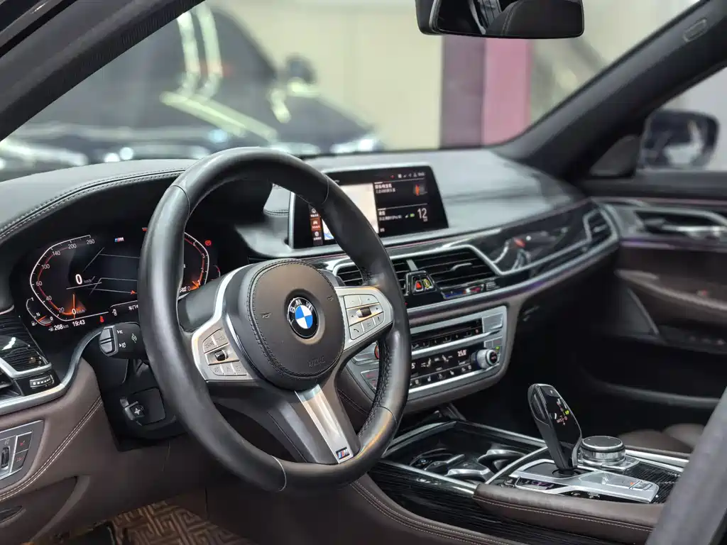 BMW 7 Series 2019 — фото 32