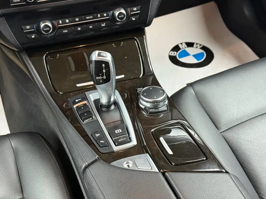 BMW 5 Series 2015 — фото 15