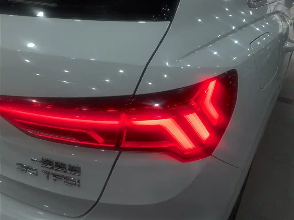 Audi Q3 2020 — фото 8