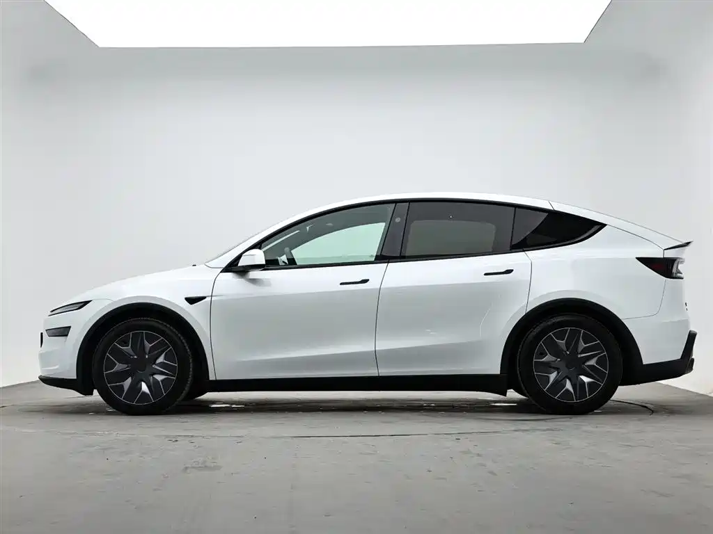 Tesla Model Y L 2025