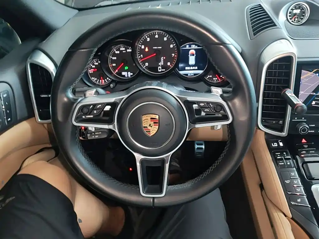 Porsche Cayenne 2017 — фото 11