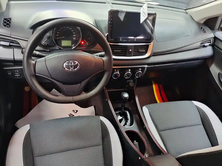 Toyota Yaris L 2020 — фото 12