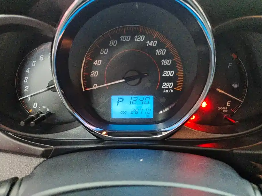 Toyota Yaris L 2020 — фото 14