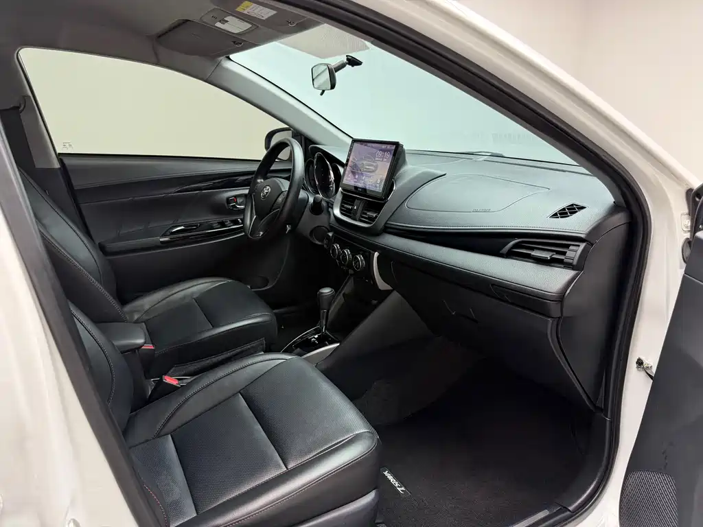 Toyota Yaris L 2022 — фото 8