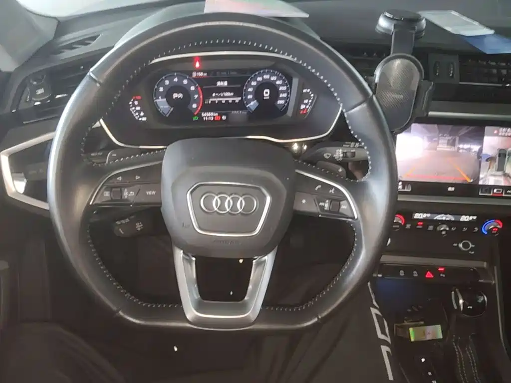 Audi Q3 2020 — фото 11