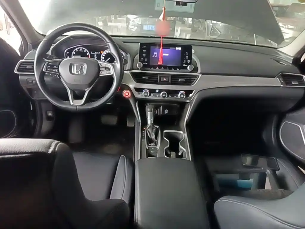 Honda Accord 2019 — фото 10