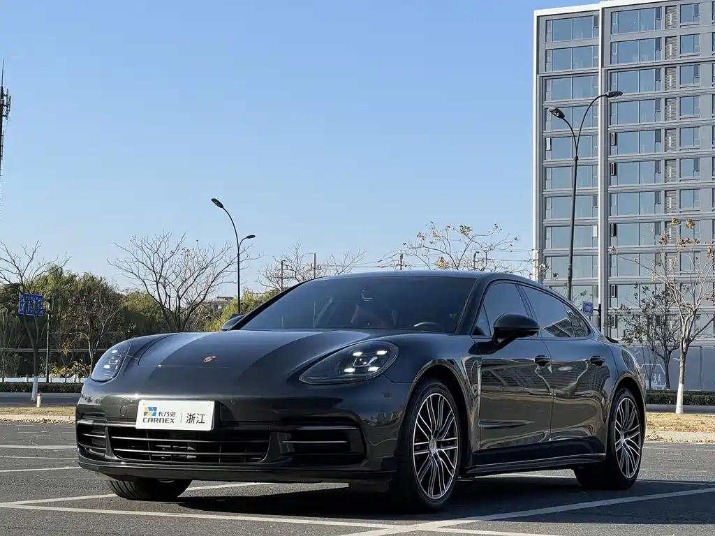 Porsche Panamera 2018 — фото 1