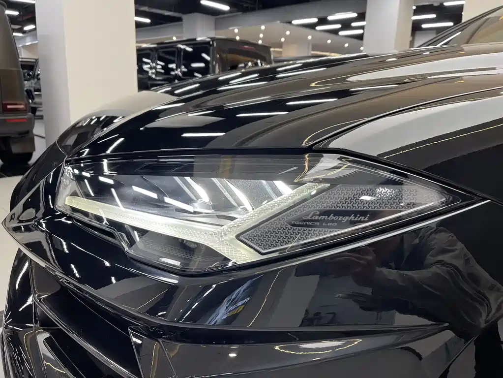 Lamborghini Urus 2023 — фото 26