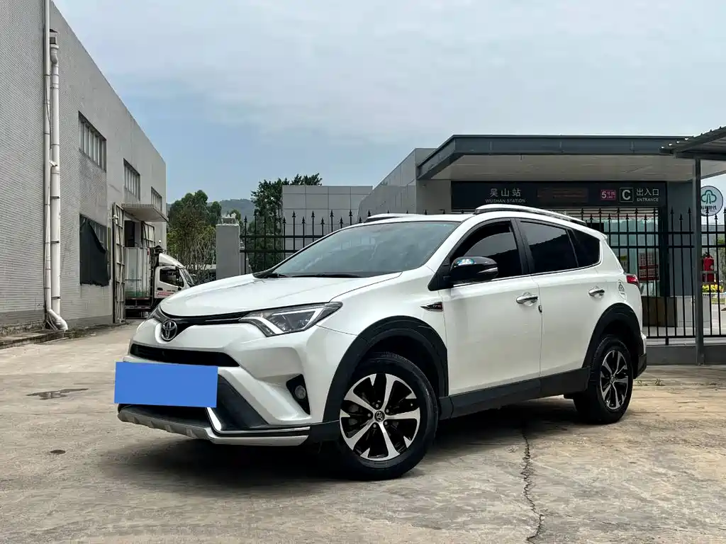 Toyota RAV4 2018 — фото 1