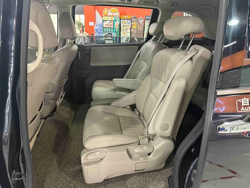 Honda Odyssey 2017 — фото 15