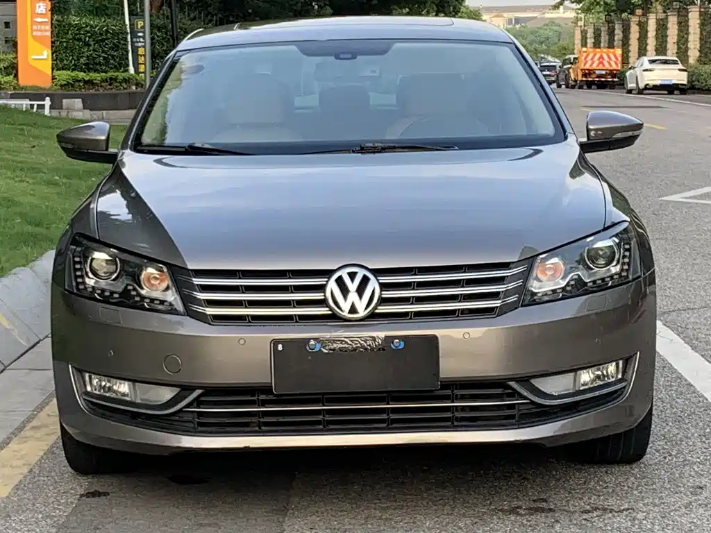 Volkswagen Passat 2013 — фото 2