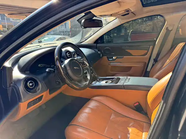 Jaguar XJ 2013