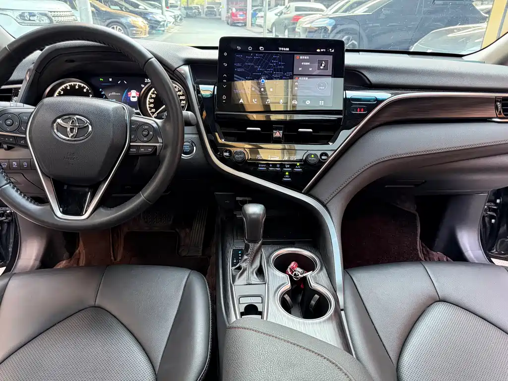 Toyota Camry 2024 — фото 16