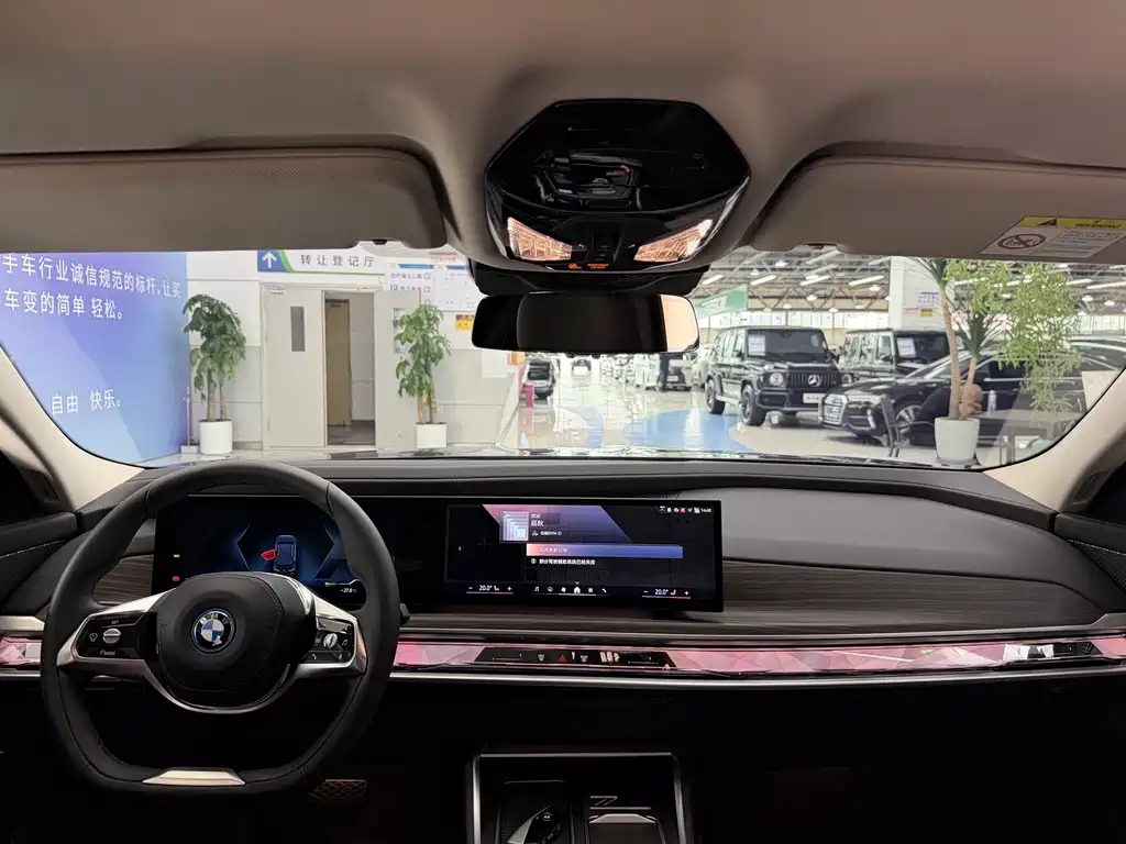 BMW i7 2025 — фото 13