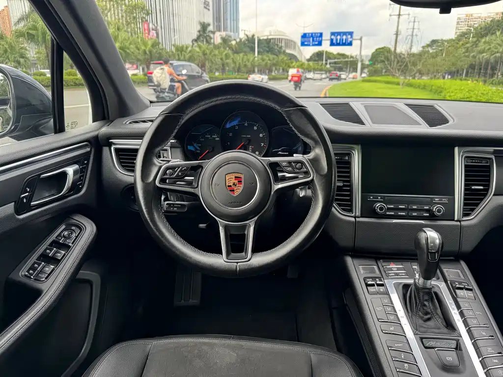 Porsche Macan 2016 — фото 15