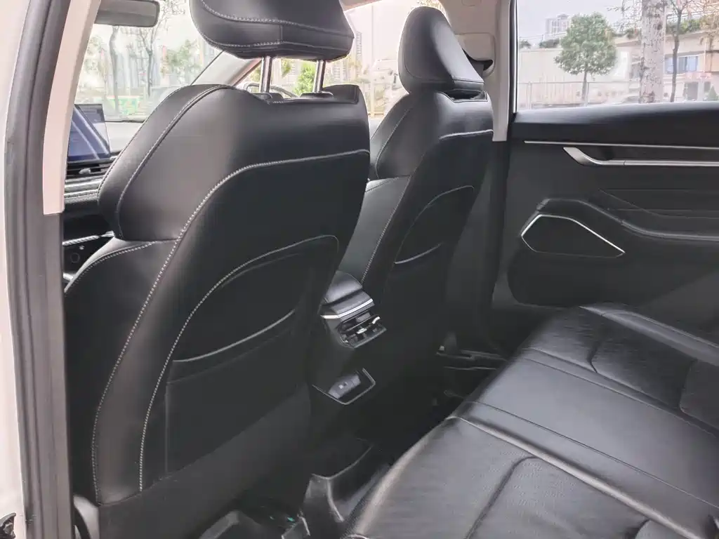 Geely Emgrand 2022