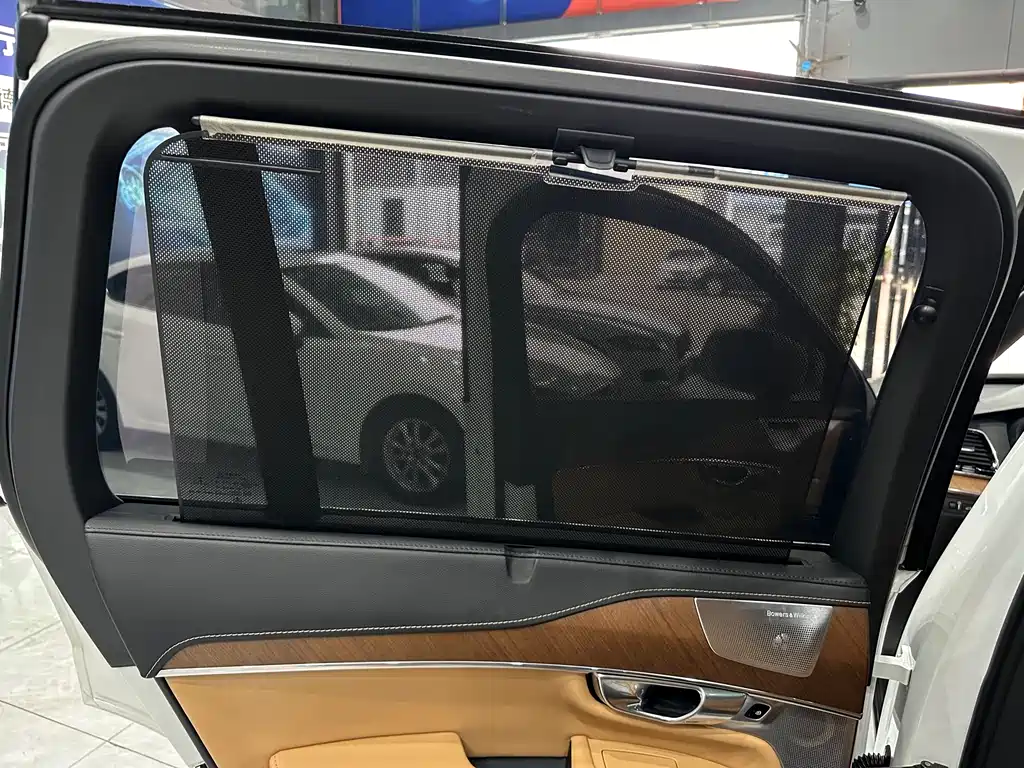 Volvo XC90 PHEV 2018 — фото 16