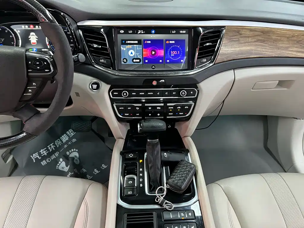 GAC Trumpchi GS8 2018 — фото 15