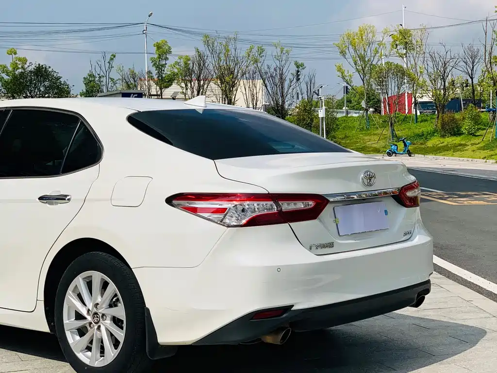 Toyota Camry 2022 — фото 9