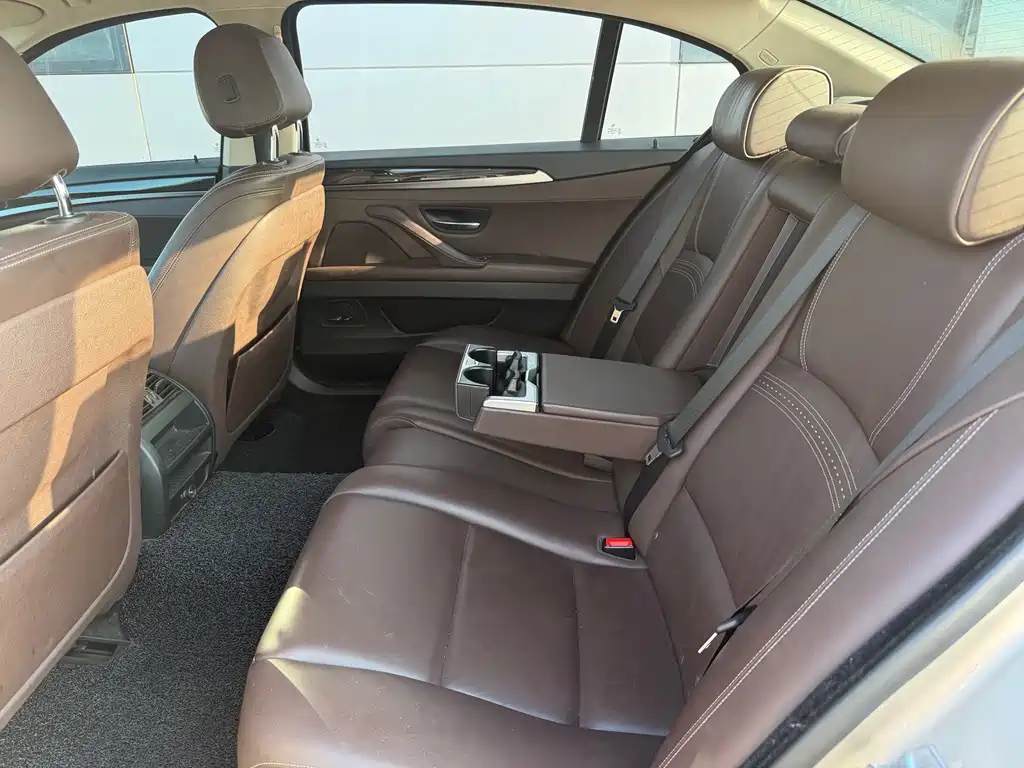 BMW 5 Series 2017 — фото 13