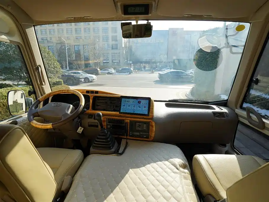 Toyota Coaster 2021 — фото 10