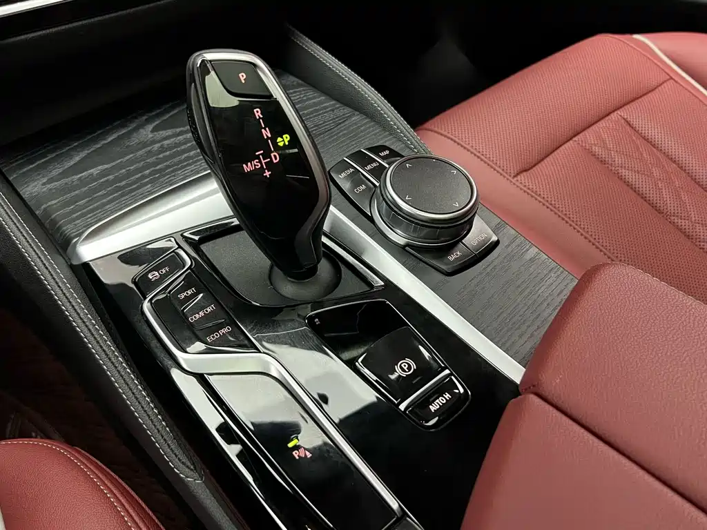 BMW 5 Series 2023 — фото 15