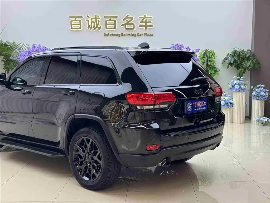 Jeep Grand Cherokee 2016 — фото 9