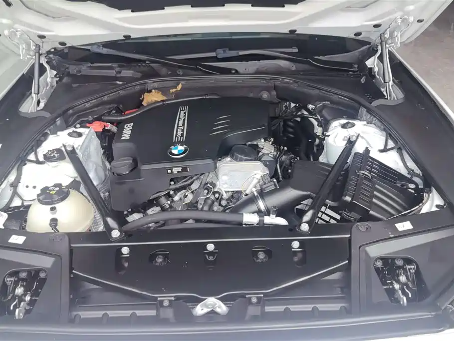 BMW 5 Series 2016 — фото 10