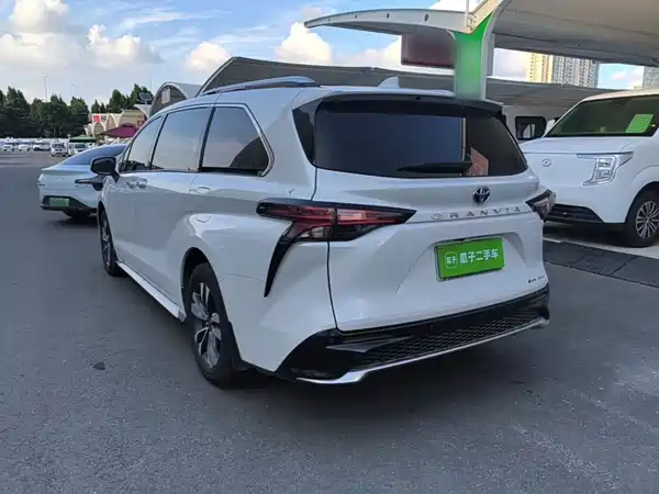 Toyota Granvia 2025