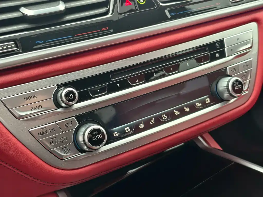 BMW 7 Series 2019 — фото 20