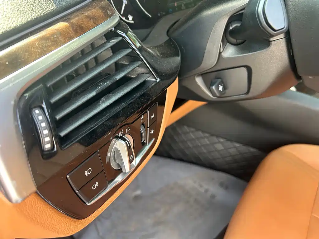 BMW 5 Series 2017 — фото 10