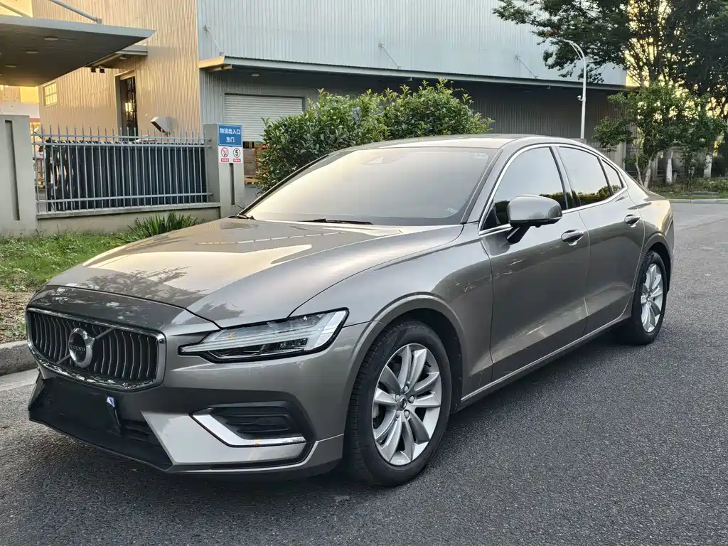Volvo S60 2020 — фото 1