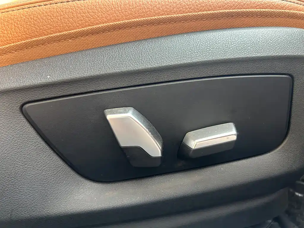 BMW 5 Series 2017 — фото 15