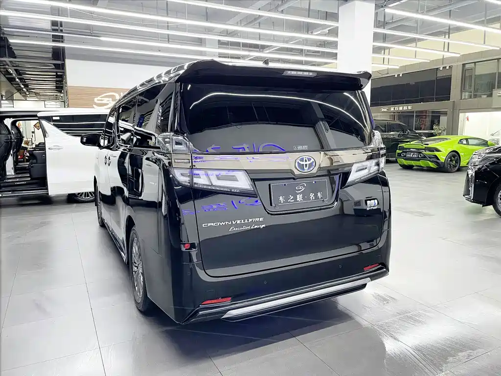 Toyota Vellfire 2023 — фото 4