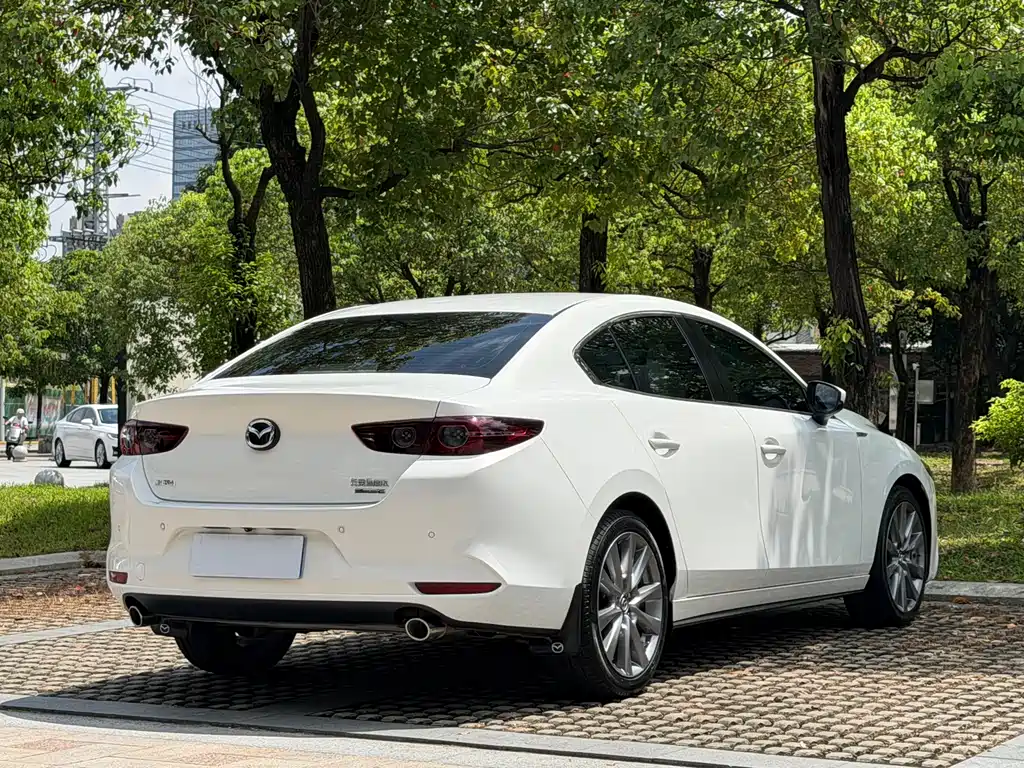 Mazda 3 Axela 2020 — фото 18