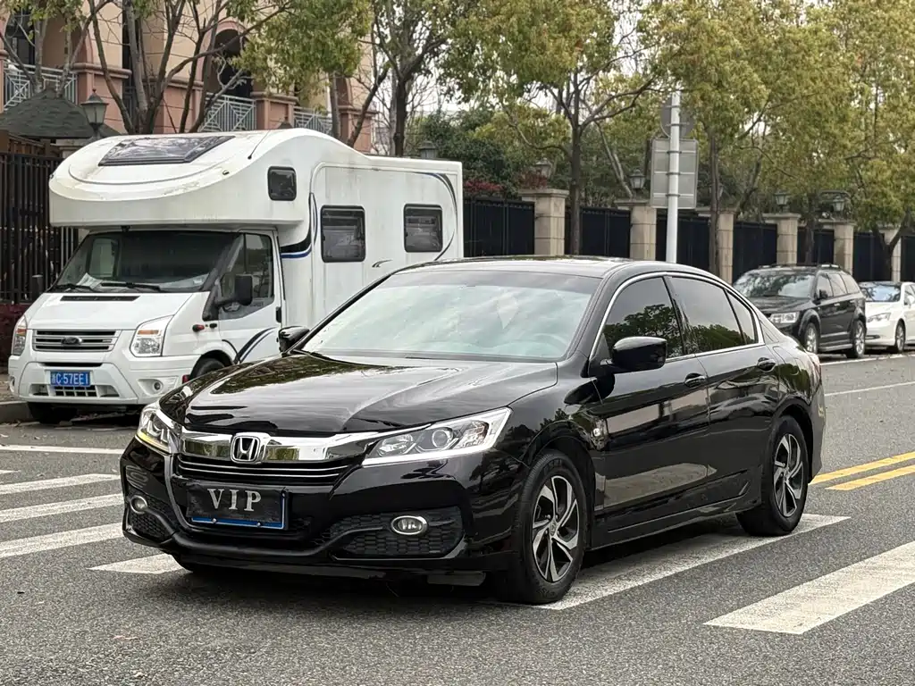 Honda Accord 2017 — фото 1