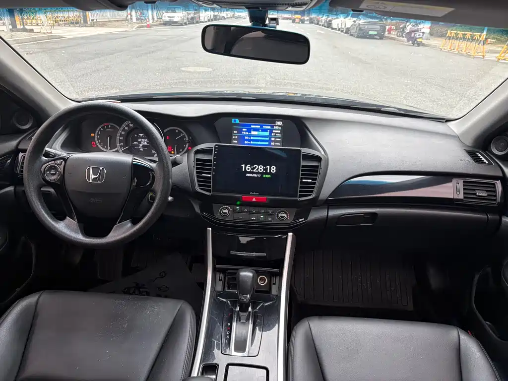 Honda Accord 2017 — фото 11