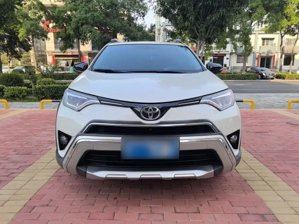 Toyota RAV4 2019 — фото 10