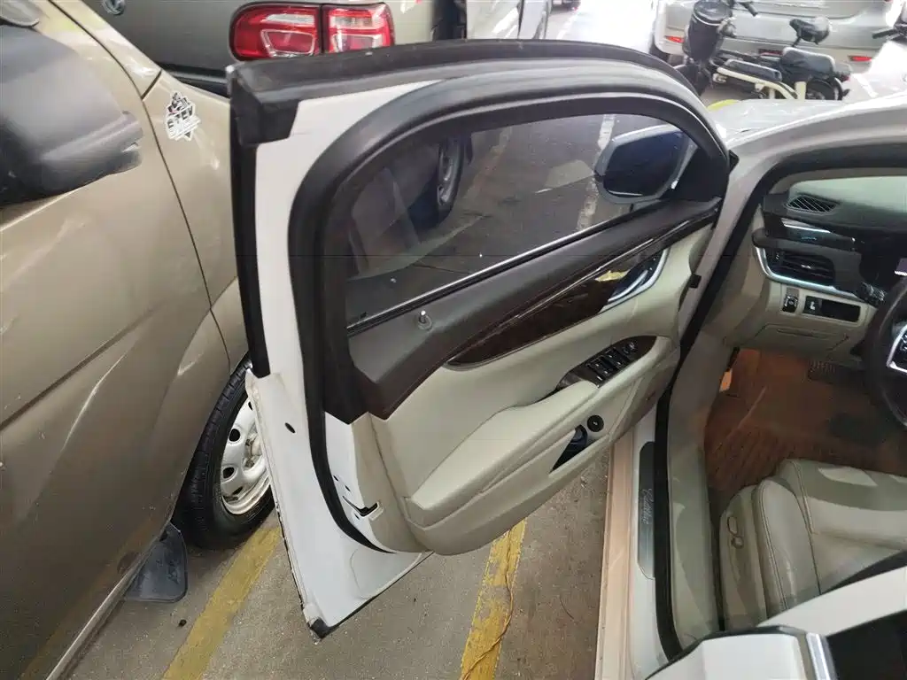 Cadillac XTS 2015 — фото 15
