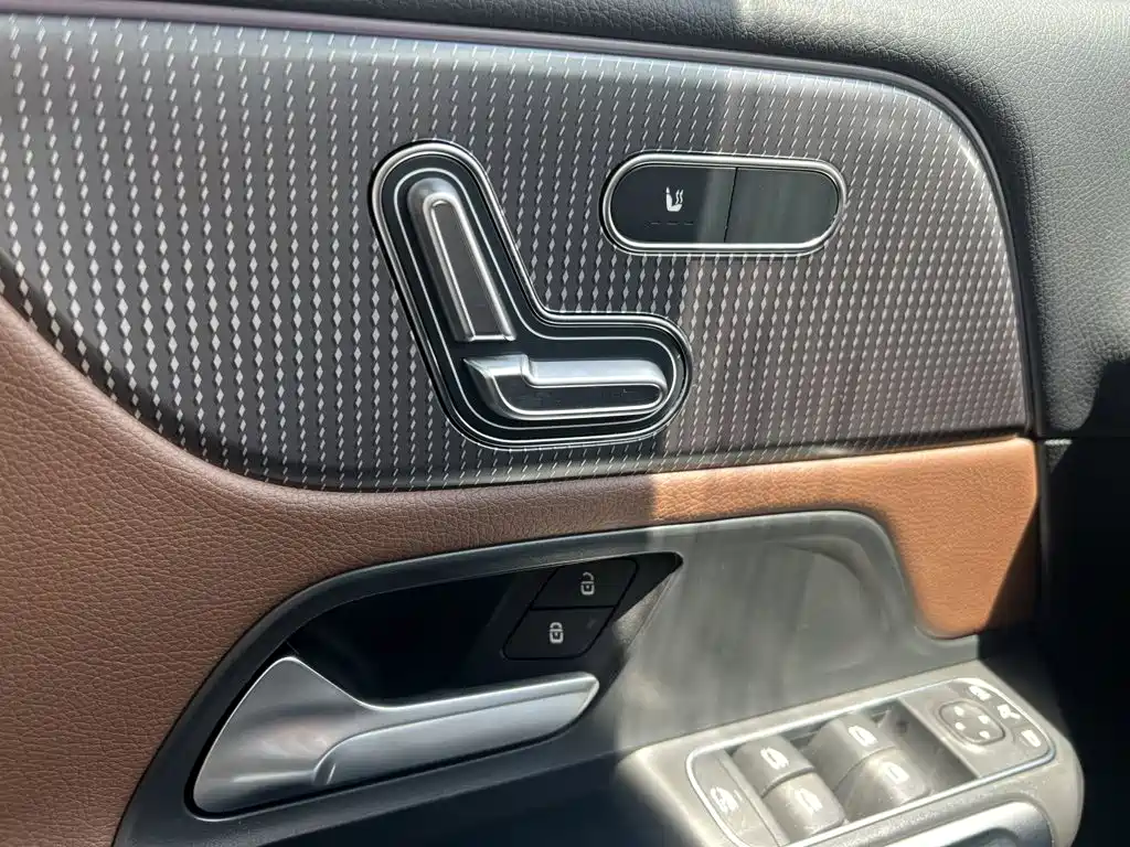 Mercedes-Benz GLB 2023 — фото 11