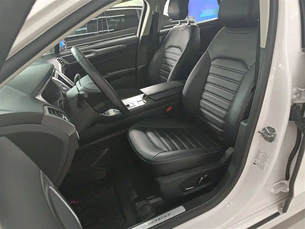 Ford Mondeo 2021 — фото 15