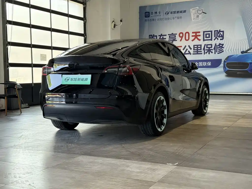 Tesla Model Y 2023 — фото 9